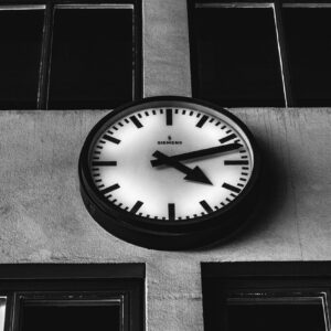 clock, analog, hour hand-4199172.jpg